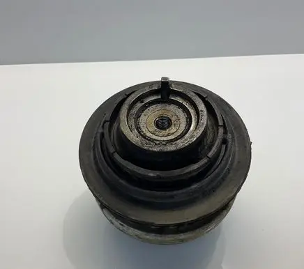 Engine mount bracket