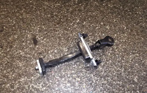 Hyundai Kona I Rear door check strap stopper
