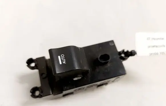Hyundai i40 Electric window control switch 93575-3Z200