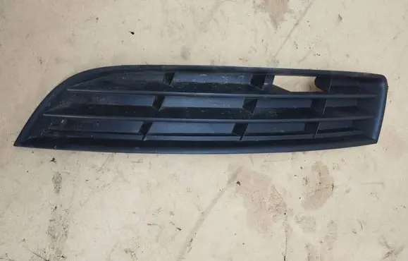 Volkswagen PASSAT B6 Front bumper lower grill 3C0853665