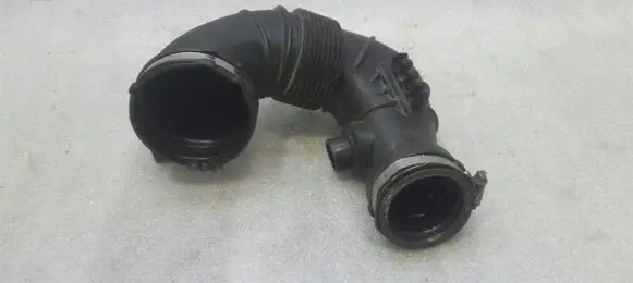 Mercedes-Benz ML W166 Air intake duct part A6510904537