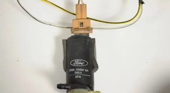 Ford Focus Windscreen/windshield washer pump 93BB17K624BA