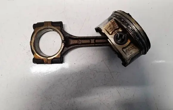 Subaru B9 Tribeca Piston with connecting rod 