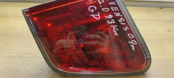 Toyota Avensis T270 Tailgate rear/tail lights 8158005100