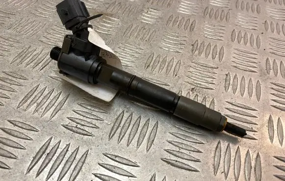 Volvo XC90 Fuel injector 31452114