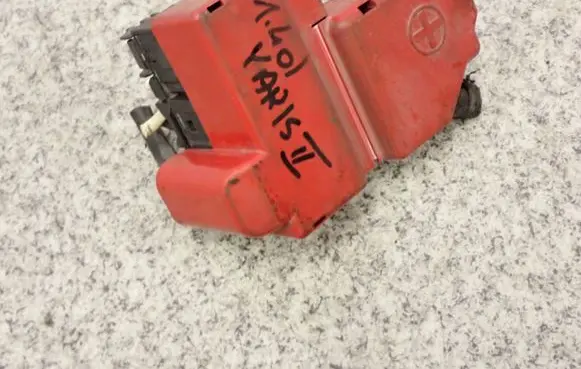 Toyota Yaris Engine mount vacuum valve 