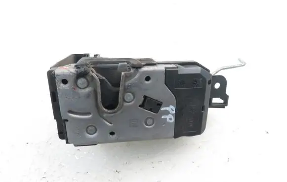 Opel Astra H Front door lock 13128112