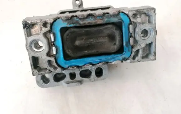 Volkswagen PASSAT B6 Engine mount bracket 1k0199262