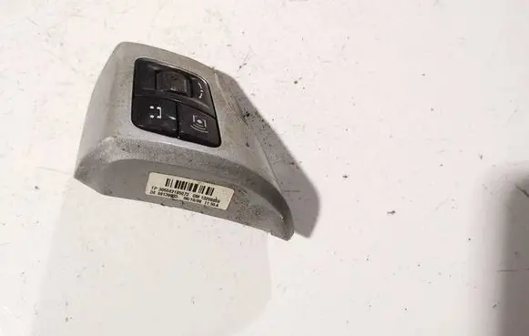 Steering wheel buttons/switches
