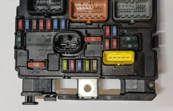 Peugeot 207 BSM Control unit 9667199580 BSMR0700 R07