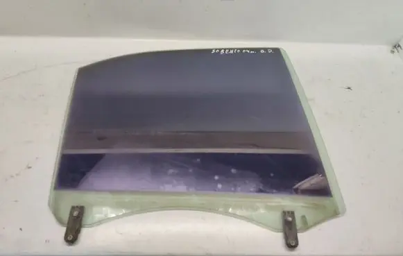 KIA Sorento Rear door window glass