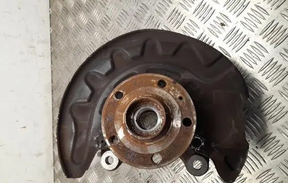 Volkswagen Golf Sportsvan Front wheel hub 114