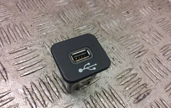 Fiat 500X USB socket connector 735600659
