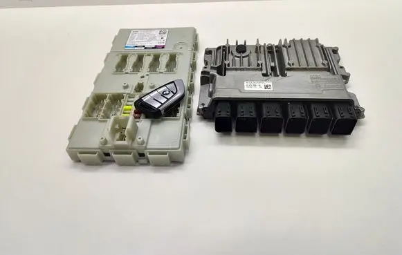 BMW 5 G30 G31 G38 Engine ECU kit and lock set 8472588 0281034743 847258801