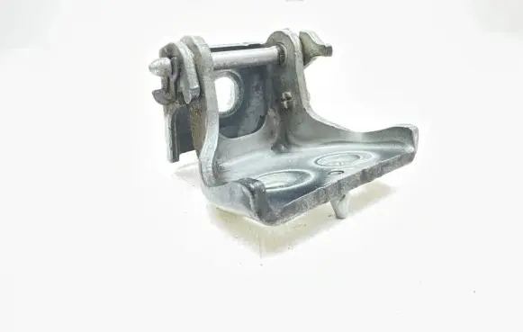 Peugeot 3008 I Front door lower hinge 