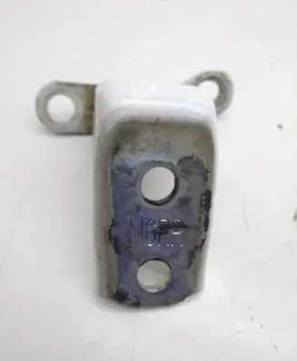 Honda CR-V Rear door lower hinge