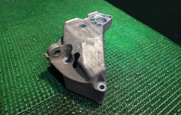 Audi A3 S3 8L Engine mounting bracket 038199207N