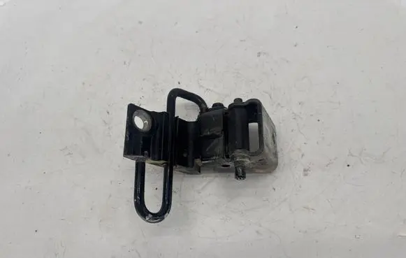 Audi Q7 4L Rear door lower hinge 4L0833412A