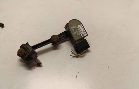 Volkswagen Touareg I Headlight/headlamp level sensor 4E0907503C 6PM00816151