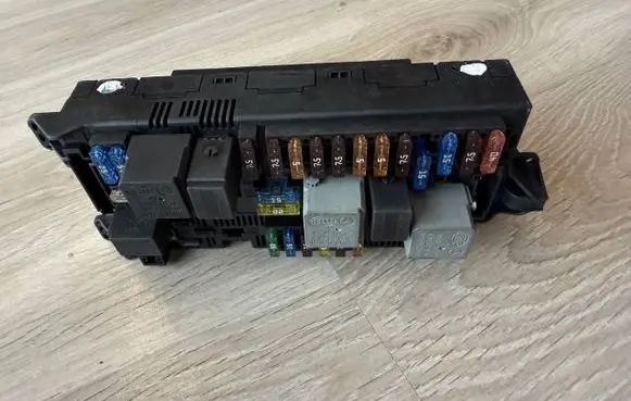 Mercedes-Benz E W211 Fuse module 2115459001 A2115459001