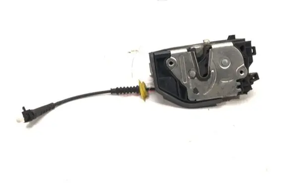 BMW X3 E83 Front door lock 7154619