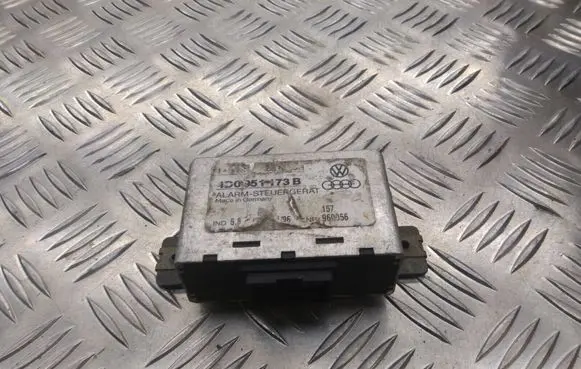 Audi A4 S4 B5 8D Alarm control unit/module 4D0951173B
