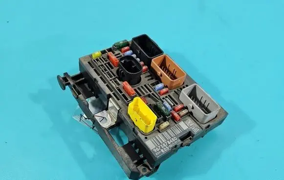Citroen Berlingo Central body control module 9675878480 IMPRK1579005