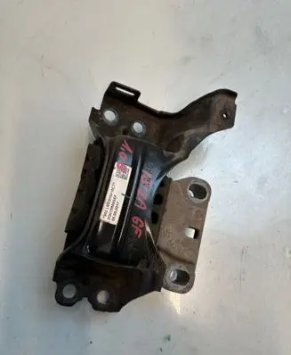 Seat Ibiza V (KJ) Engine mount bracket 2Q0199555AF 05092017 087D34