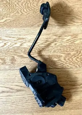 Subaru Forester SG Accelerator throttle pedal 198800-7030 36010SA030 07H19C00036