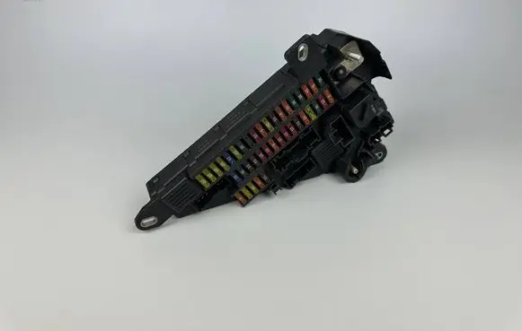 BMW 5 E60 E61 Fuse module 9138830 518956057 913883001