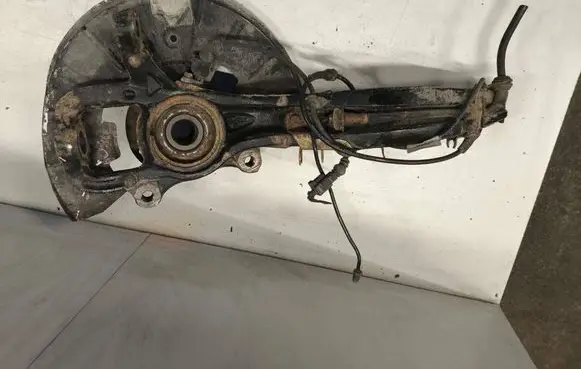 Volkswagen Touareg I Front wheel hub spindle knuckle 7L0407257A 7E0971279
