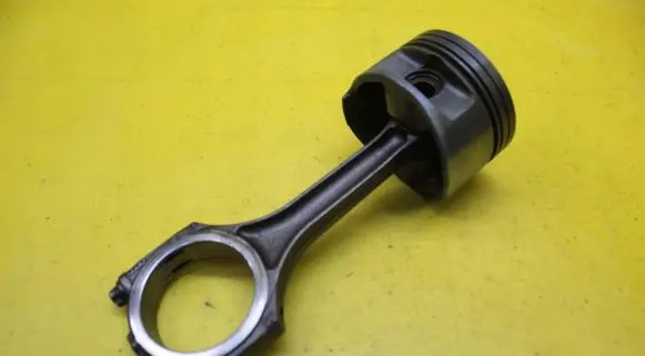Piston with connecting rod