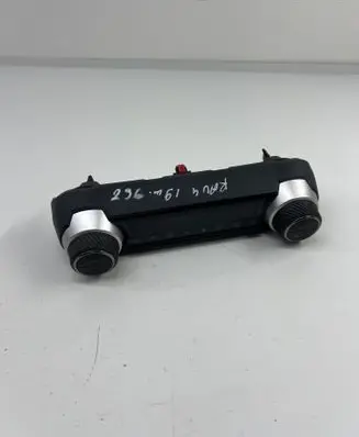 Toyota RAV 4 (XA50) Climate control unit 5590042600