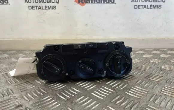 Volkswagen Golf V Climate control unit 53701