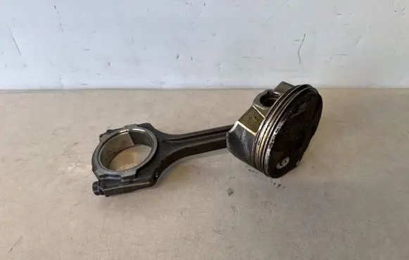 Ford Mustang VI Piston with connecting rod M174t5c