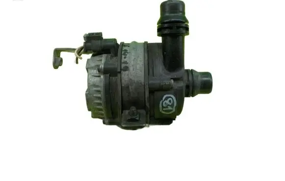 Mercedes-Benz C W205 Water pump A0005002686