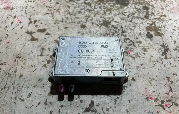 Audi A6 Allroad C6 Aerial antenna amplifier 8J0035456 11601112 C0681