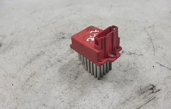 Volkswagen Golf IV Heater blower motor/fan resistor 5DS006467
