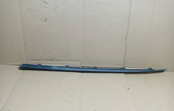 Suzuki Swift I Windshield trim 