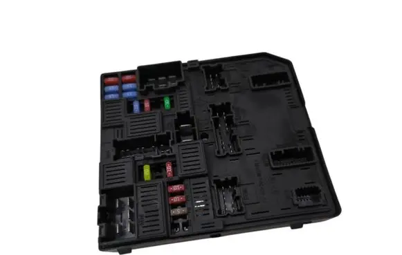 Nissan Qashqai Fuse module 284B74BA0A 2080191474 521501F08
