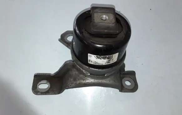 Volvo XC60 Engine mount bracket 30671245