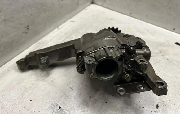 Mercedes-Benz CLS C219 Oil pump A6421810947
