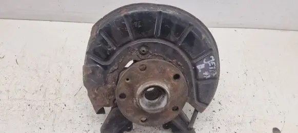 Volkswagen Jetta V Front wheel hub