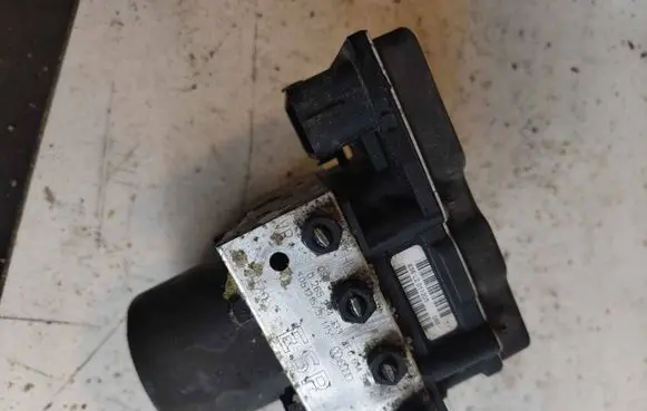 Audi A4 S4 B7 8E 8H ABS Pump 8E0910517E 8E0614517AL