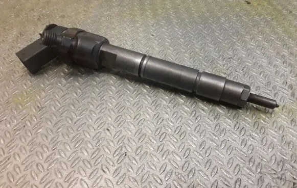 Mercedes-Benz A W169 Fuel injector 6400700787