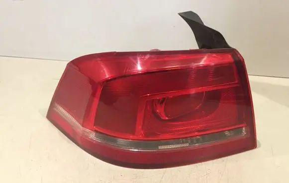 Volkswagen PASSAT B7 Rear/tail lights 3AE945095F