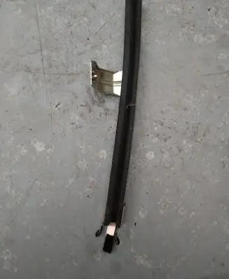 Nissan Juke II F16 Rear door windshield rail 