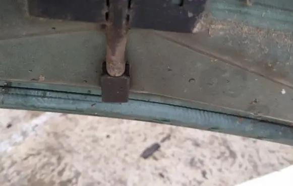 Windshield washer spray nozzle