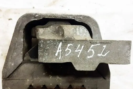 Volkswagen PASSAT B6 Engine mount bracket 1K0199262M