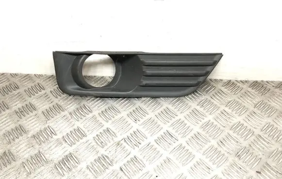 Ford Focus Front bumper lower grill 4M5119952A C8L6A